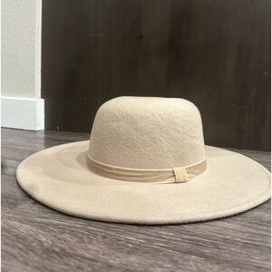 A new day tan felt hat - NwoT